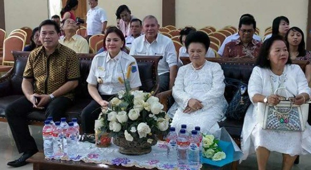 Legislator Minut Edwin Nelwan, Bupati Minut Vonnie Panambunan dan Ketua Majelis Daerah GPdI Sulawesi Utara Pdt Yvonne Awuy Lantu.