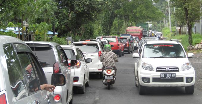 Kemacetan parah di ruas Kairagi-Interchange ketika paripurna HUT Provinsi Sulut, 23 September 2017 lalu