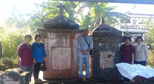 Makam Daniel Mandagi dan Tentji Londah di Desa Amongena Langowan Timur