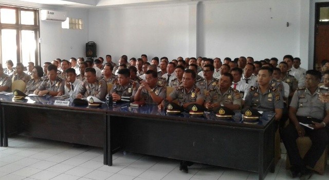 Seluruh personel Polres Minut mendengar arahan Wakapolda Sulut.
