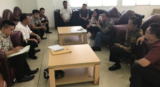 DPRD Minut saat berdiakusi dengan Staf Ahli Dirjen Bina Keuangan Daerah Kemendagri, Marwoto.