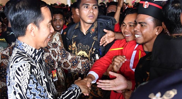 Kader GMNI antusias menyambut kedatangan Presiden Joko Widodo. (Foto:IST)