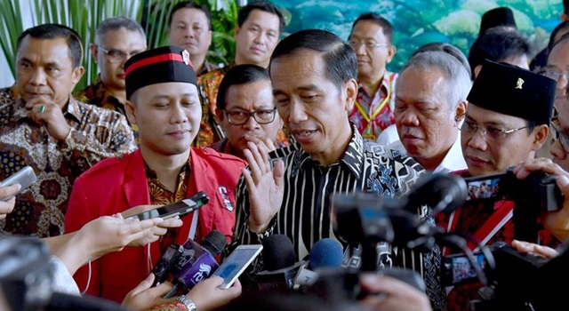 Presiden Joko Widodo saat diwawancarai awak media. (Foto:IST)