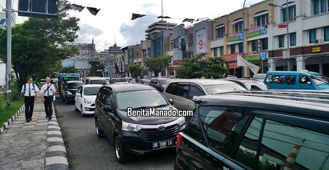 Kemacetan di Jalan Piere Tendean Boulevard, Manado