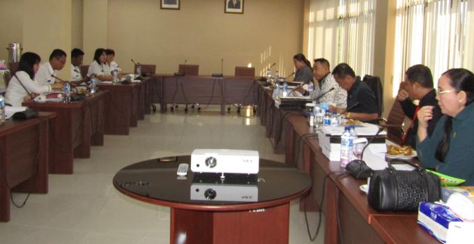Rapat Komisi 1 bersama Biro Hukum Pemprov Sulut, Rabu, 8/11/2017