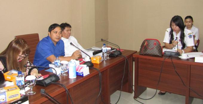 Rapat Komisi 4 bersama Biro Kesra Pemprov Sulut dipimpin James Karinda