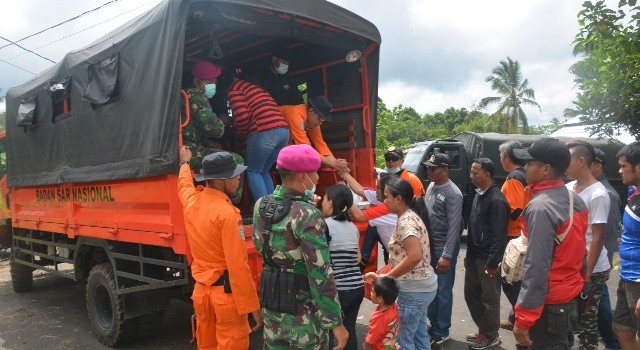 Latihan penanggulangan bencana alam erupsi Gunung Lokon