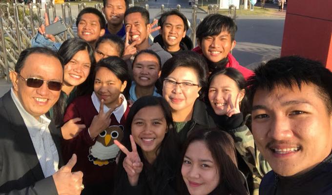 Roy Roring bersama mahasiswa Sulut di China