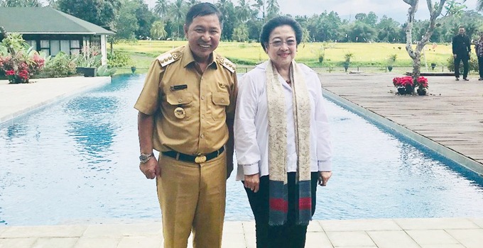 James Sumendap bersama Megawati Sokarnoputri