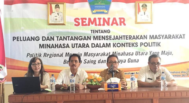 Ketua IPMU Minut Denny Wowiling didampingi Kepala Kesbangpol Minut Marthino Dengah, meresmikan gudnag Alfa Mart.
