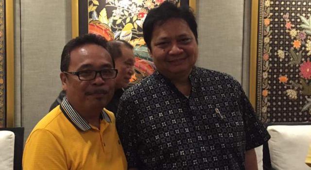 Ketua Umum Partai Golkar Airlangga Hartarto bersama Ketua Golkar Minut Denny Wowiling.
