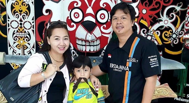 Stevi Adrian Nangon dan keluarga