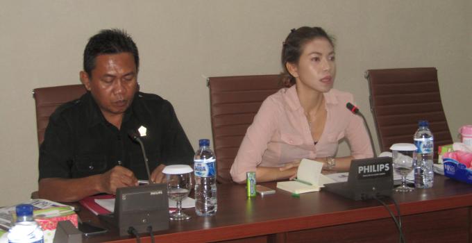 Rapat dipimpin Ketua Komisi 2 DPRD, Cindy Wurangian