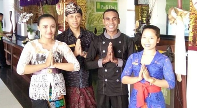 Simpson Kusa (kedua dari kanan) saat On The Job Training di Bali. (Foto:IST)
