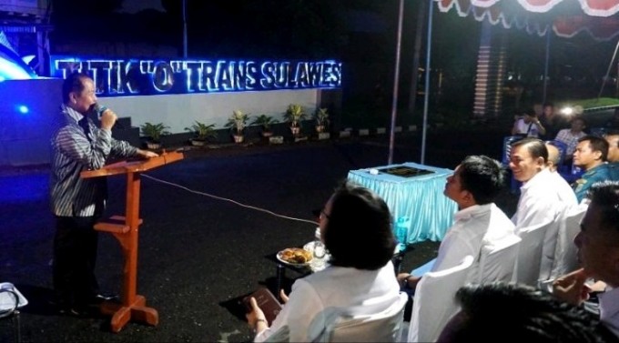 Wali kota saat resmikan monumen titik zero point trans Sulawesi