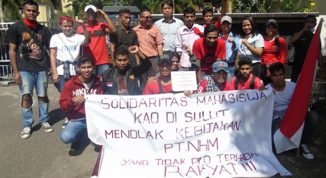 Mahasiswa Halut melaksanakan aksi di Kantor PT NHM