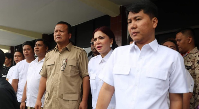 Wakil Ketua Umum DPP Gerindra, Edhy Prabowo didampingi Ketua DPD Gerindra Sulut Vonnie Panambunan dan Sekretaris Melky Suawah.