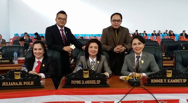 Ivonne Andries bersama rekan-rekan Anggota DPRD Kabupaten Minahasa. (Foto:IST)
