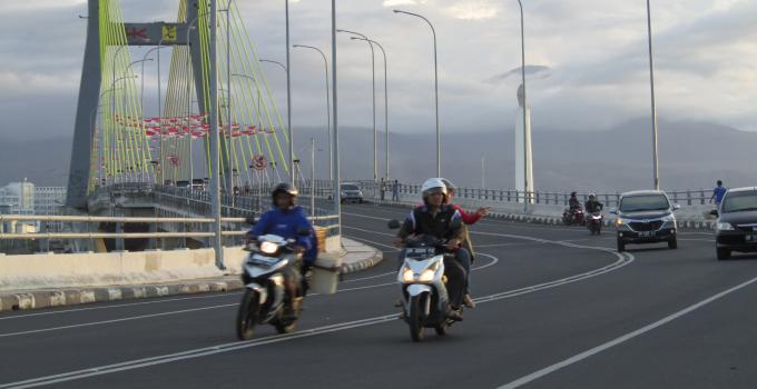 Jembatan Soekarno di Kota Manado
