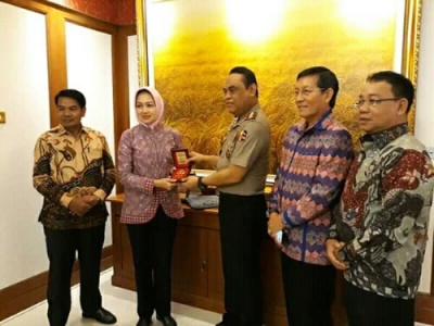 Wali Kota Manado Vicky Lumentut beserta pengurus APEKSI menemui Wakapolri Syafrudin. (Foto:pemhumasmdo)