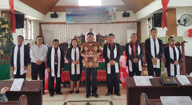 Olly Dondokambey saat pelantikan Komisi Pembangunan GMIM Bukit Moria Kolongan