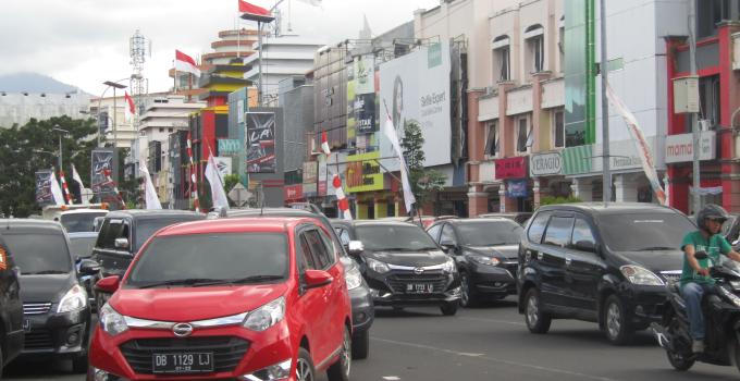 Taxi online tak terkendali menyumbang kemacetan di Kota Manado