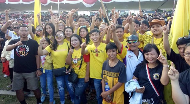 Para pendukung Ivan Sarundajang-Careig Naichel Runtu turut meramaikan Kampanye Damai. (Foto:IST)
