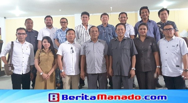 Ketua DPRD Minut Berty Kapojos bersama anggota DPRD Minut, menerima kedatangan studi komparasi DPRD Bitung.