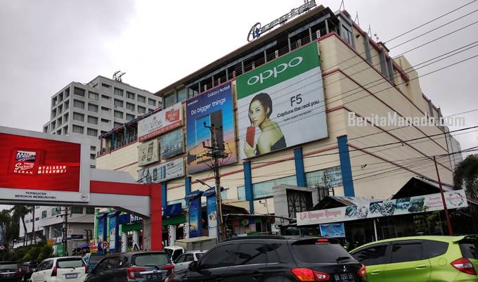 Pusat Perbelanjaan itCenter Manado