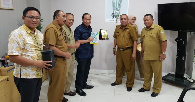 Wali kota saat berkunjung ke Pemkot Bekasi