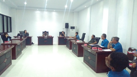 Suasana hearing Komisi B DPRD Manado di ruangan komisi.(foto:anes/beritamanado)