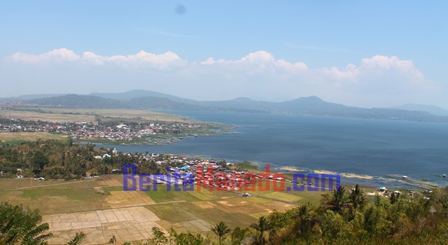 Danau Tondano dilihat dari puncak Bukit kaweng Kecamatan Kakas
