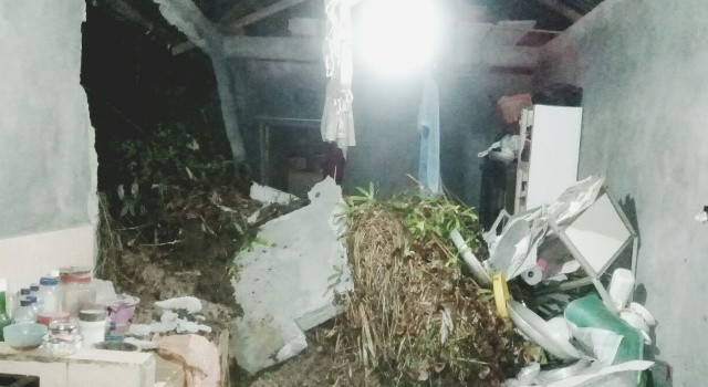 Kondisi dapur rumah dari korban longsor di Kelurahan Bailang.
