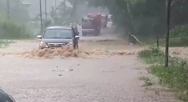 Banjir terjadi di ruas jalan by pass Worang.