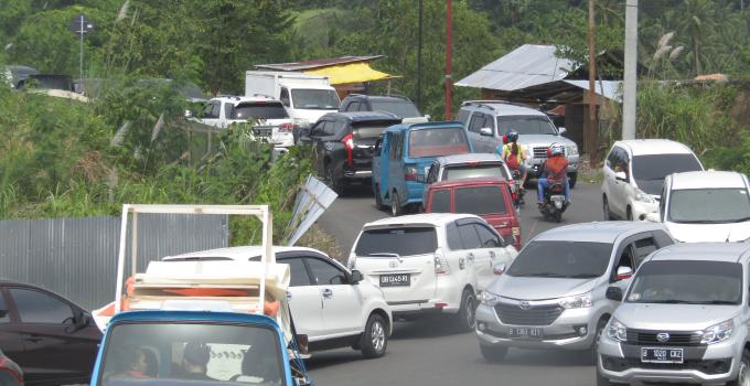 Penambahan taxi online tidak terkendali menjadi penyebab utama kemacetan di Kota Manado