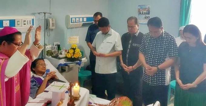 Uskup ROLLY UNTU MSC saat memimpin perayaan Ekaristi di RS Gunung Maria Tomohon