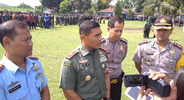 Brigjen TNI Robert Giri dan unsur TNI-Polri melakukan koordinasi guna menjamin keamanan dan kenyamanan kunjungan Wapres RI di Manado