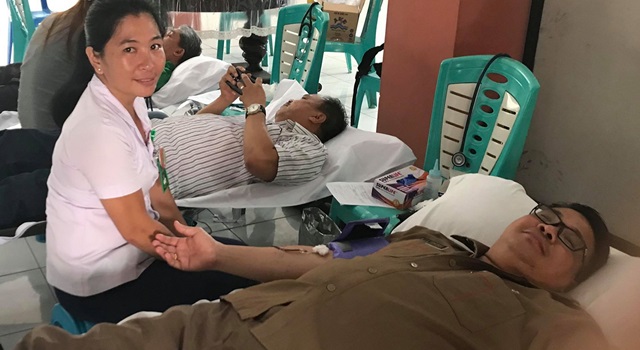 Pnt Agustivo Tumundo saatmelakukan donor darah. (Foto:IST)