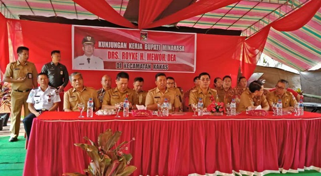 Tatap muka Penjabat Bupati Minahasa Drs Royke Mewoh dengan jajaran pemerintahan Kecamatan Kakas
