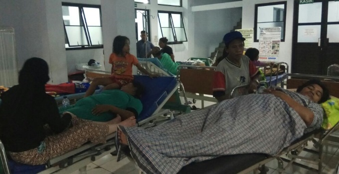 Sejumlah warga yang alami keracunan makanan saat menjalani perawatan di RSUD Kota Bitung beberapa waktu lalu