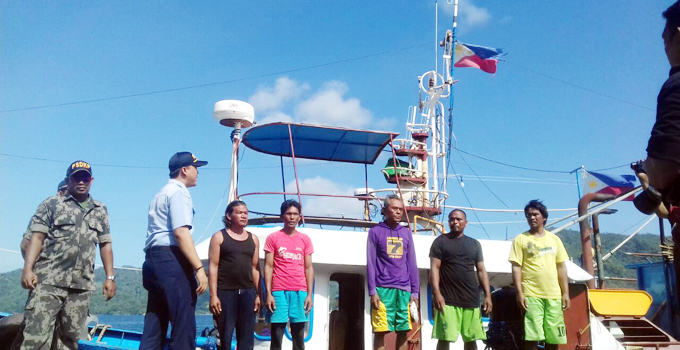 ABK dan kapal berbendera Filipina saat diamankan