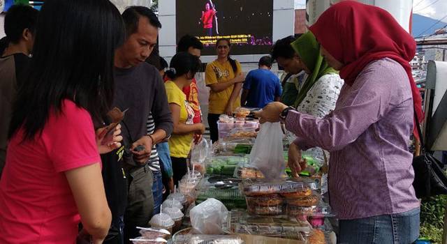 Pasar Takjil Ramadhan di itCenter Manado
