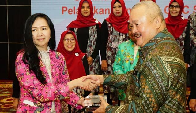 Aryanthi Baramuli Putri bersama Gubernur Sumatera Selatan Alex Nurdin
