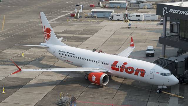 Boeing 737 MAX 8, salah satu armada terbaru Lion Air yang rencananya akan dioperasikan untuk penerbangan rute Manado ke Denpasar.  Lion Air 737 MAX 8 1A210 Flyaway - August 13, 2018