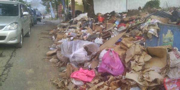 Pasca Banjir, Manado Jadi Lautan Sampah