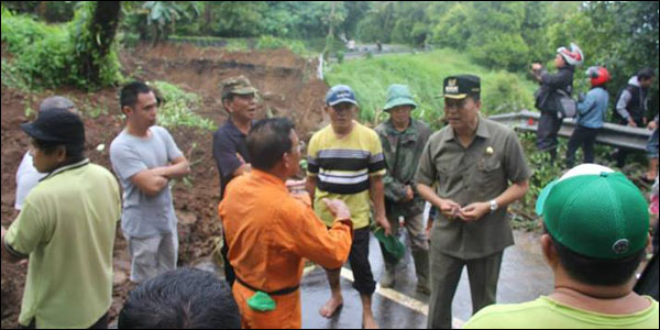 Walikota Tomohon Tinjau Lokasi Banjir dan Tanah Longsor