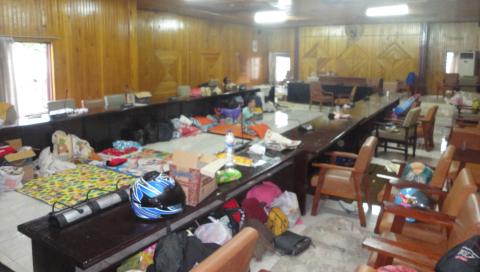 Ruang rapat ini menjadi saksi bisu penderitaan masyarakat yang kehilangan rumah (foto beritamanado)