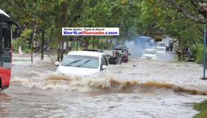 Berita Foto: Banjir Depan MIS (I)