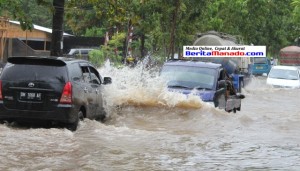 Berita Foto: Banjir Depan MIS (II)