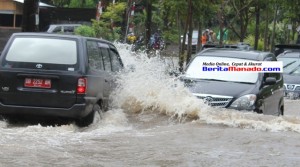 Berita Foto: Banjir Depan MIS (III)